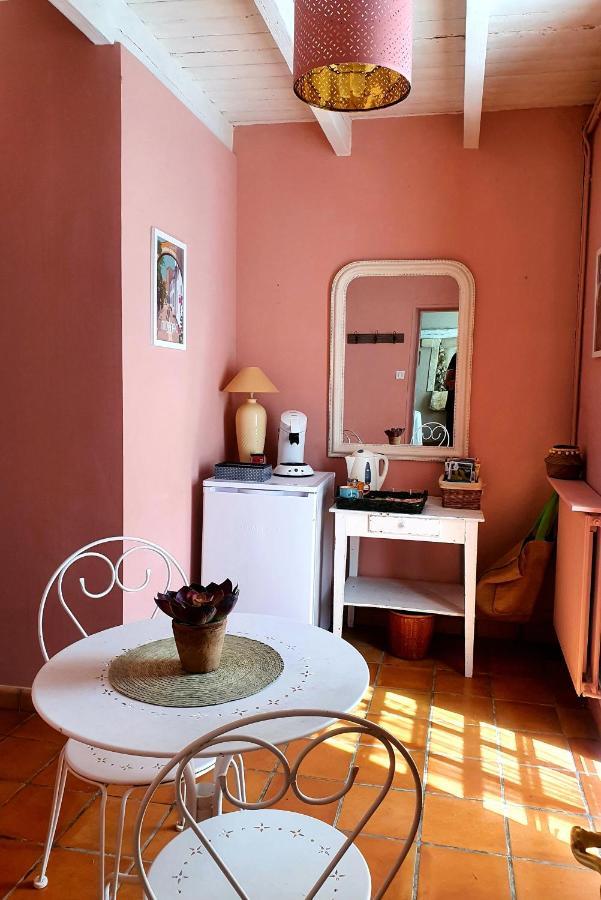 Le Clos de l'Amiral Preguillac Extérieur photo