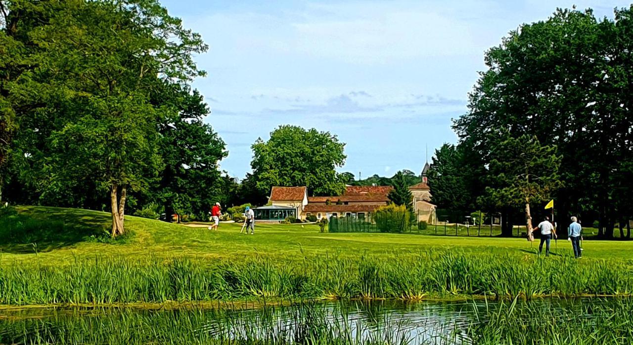 Le Clos de l'Amiral Preguillac Extérieur photo